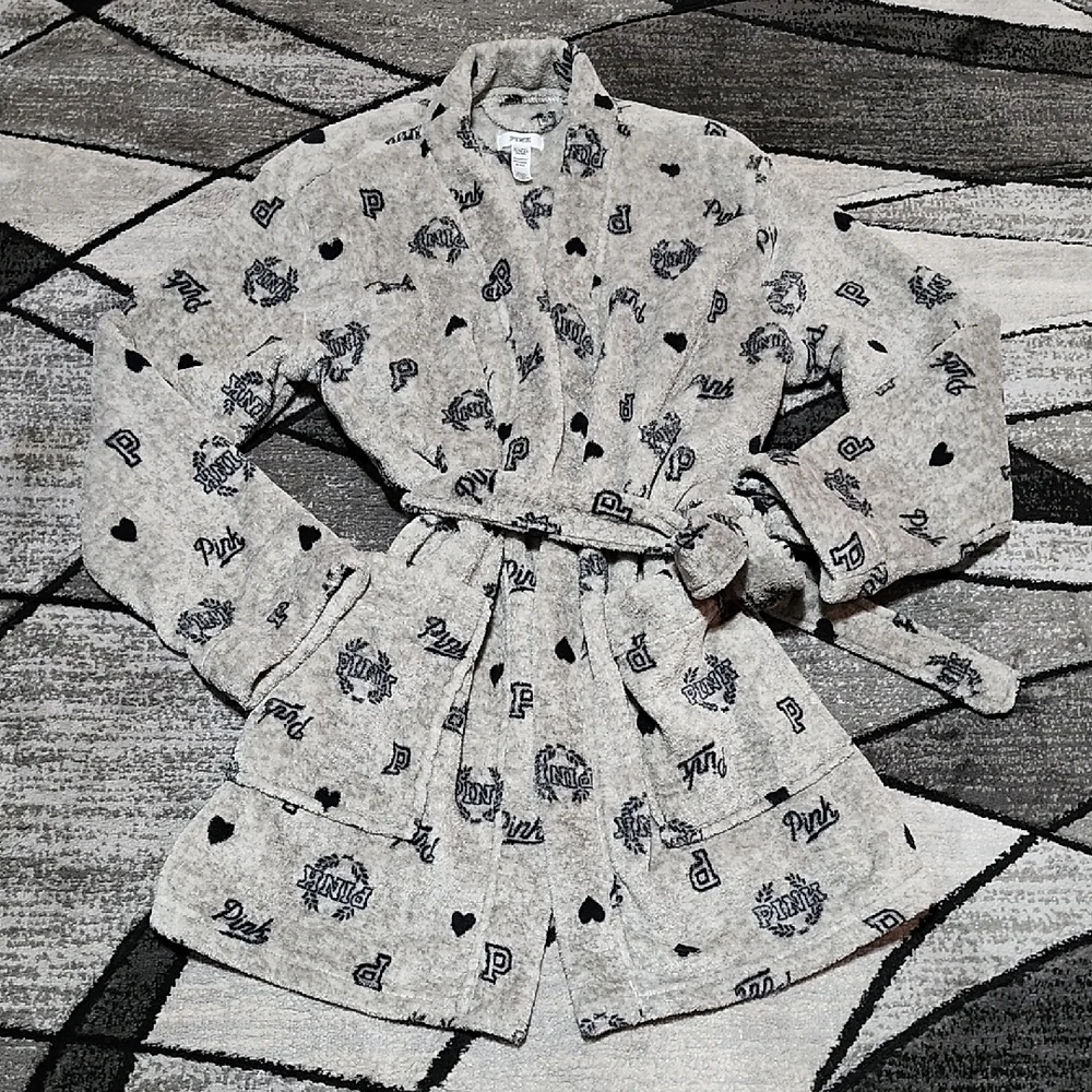 VS PINK 2019 COZY FLEECE MONOGRAM ROBE GRAY & BLUE M/L